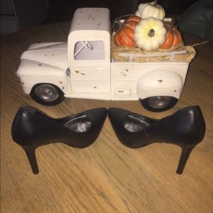 REPORT GORGEOUS BLACK HEELS / STILETTOS NWOT COND.